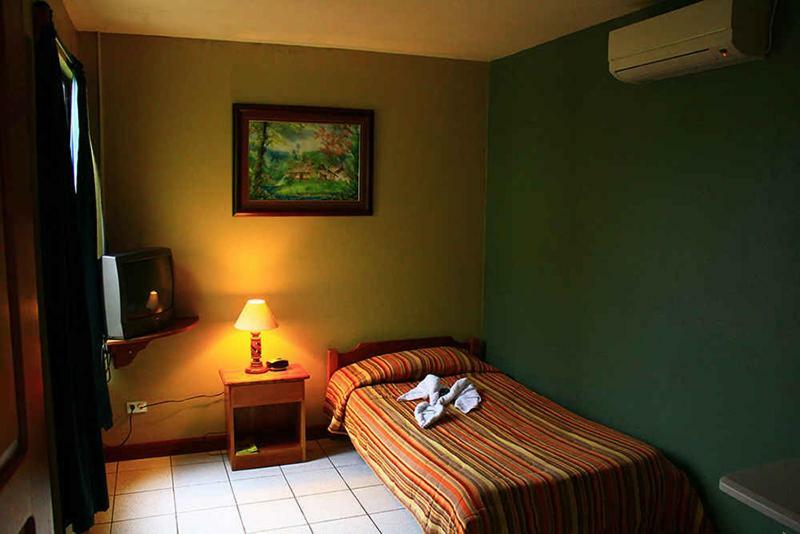 Hotel Guadalupe Tilarán Exterior photo